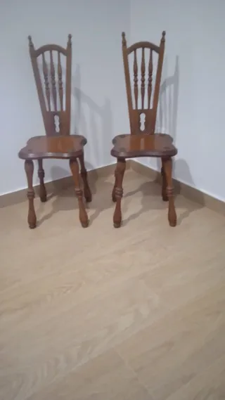 Silla de madera estilo clásico