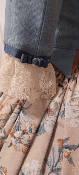 Corpiño de fallera azul con encaje blanco