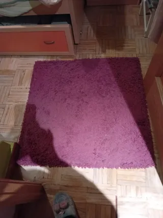 Alfombra Ikea cuadrada morada