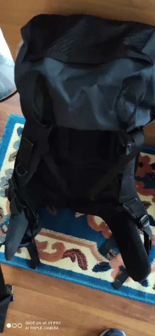 Mochila de montaña Artbach negra y gris