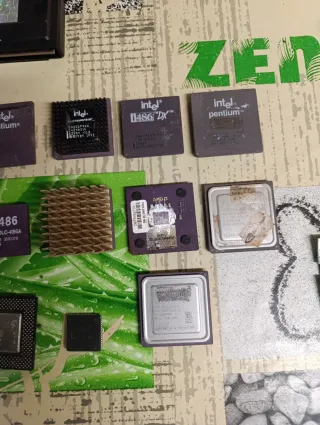 Colección Microprocesadores y Memorias Vintage