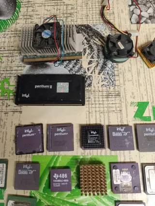 Colección Microprocesadores y Memorias Vintage