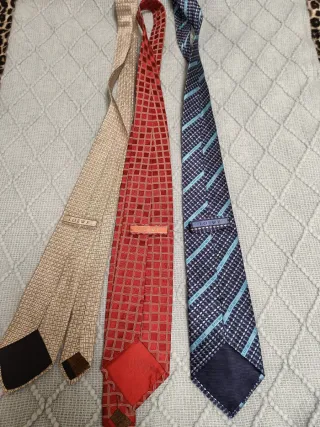 Lote de 3 corbatas Loewe (varios colores) 50€