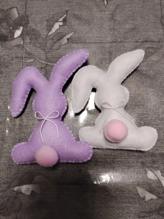 Coniglietti in pile decorativi