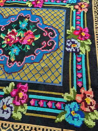 Tappeto in lana con fiori multicolore