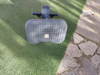 Reposapiés ergonómico gris