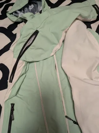 Anorak de esquí verde y blanco