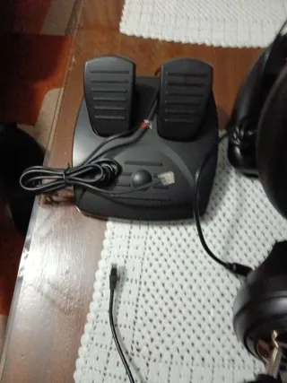 Volante, Pedales y Palanca de Cambios