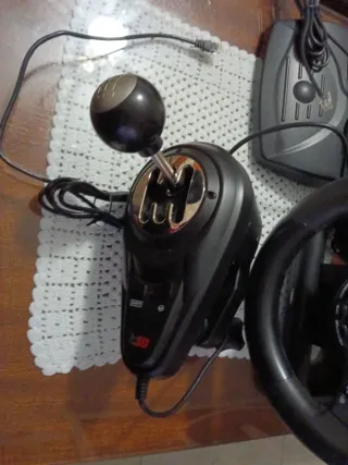 Volante, Pedales y Palanca de Cambios