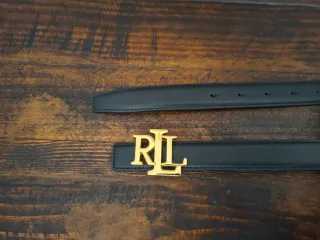 Cinturón negro con Hebilla Dorada