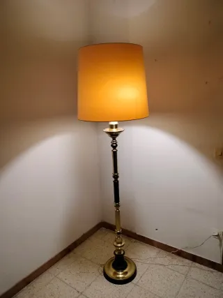 Lampada da terra vintage dorata