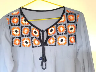 Blusa manga larga bordada