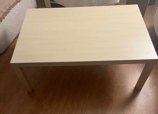 Mesa de centro de madera beige
