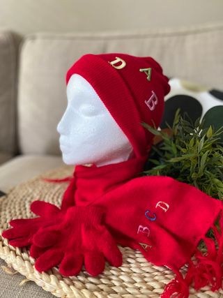 Set invernale per bambini rosa con cappello, sciarpa e guanti