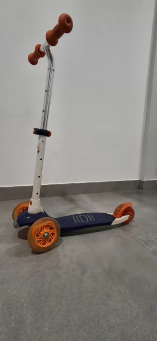 Patinete infantil 3 ruedas naranja y azul