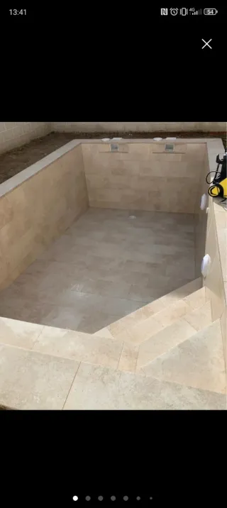 Piscina de obra con escaleras