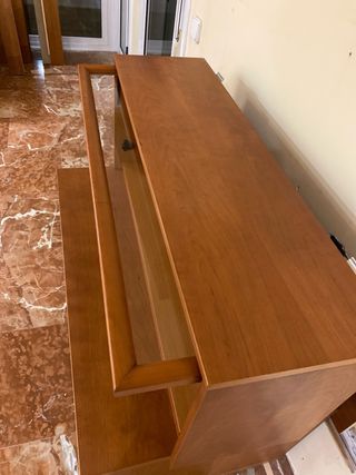 Vitrina de madera y cristal