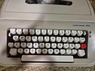 Máquina de escribir Underwood 319 E