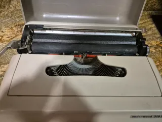 Máquina de escribir Underwood 319 E