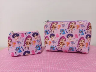 Neceser y mini neceser estampado Rumi Jinu K Pop