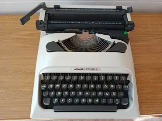 Máquina de escribir Olivetti Lettera 10