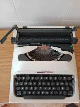 Máquina de escribir Olivetti Lettera 10