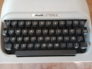 Máquina de escribir Olivetti Lettera 10