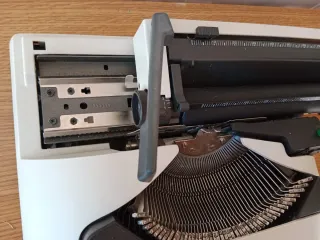 Máquina de escribir Olivetti Lettera 10