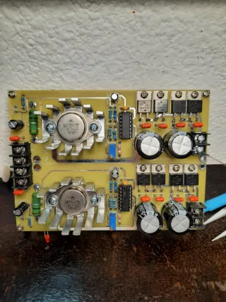 Placa de alimentación doble