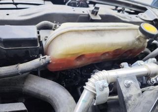 Toyota 367679 126110r010 tapa avensis berlina t25