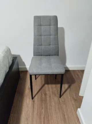 Juego de 4 sillas tapizadas grises