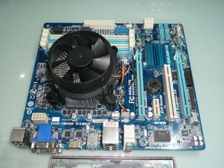 Placa Base Gigabyte GA-H77M-D3H + CPU i7 3770