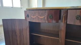 Consola antigua de madera y mármol