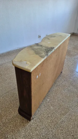 Consola antigua de madera y mármol