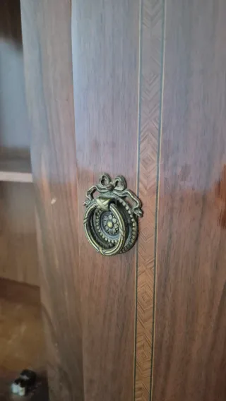 Consola antigua de madera y mármol