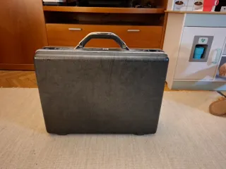 Maletín Samsonite con cierre de combinación