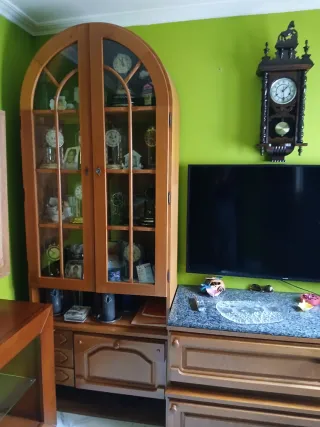 Mueble modular roble claro con vitrina