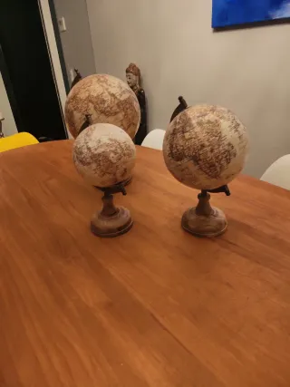 Juego 3 esferas con pie de madera