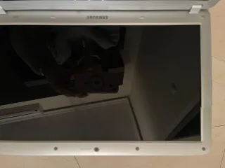 Portátil Samsung Rojo.