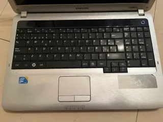 Portátil Samsung Rojo.