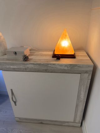 Mueble TV gris y blanco