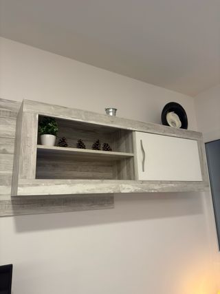 Mueble TV gris y blanco