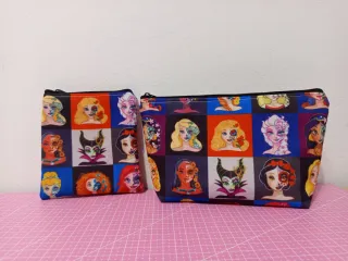 Neceser y monedero con estampado princesas Disney