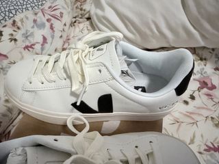 Zapatillas Veja Blancas y Negras Talla 38