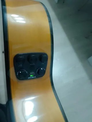Guitarra Flamenca Autoamplificada
