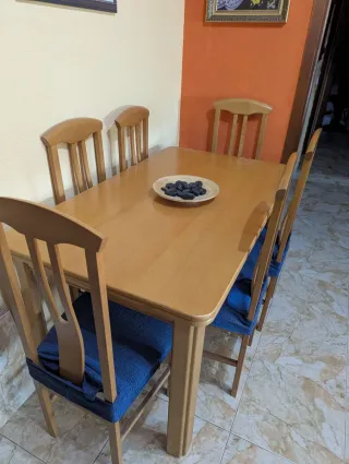 Mesa de comedor extensible y 6 sillas