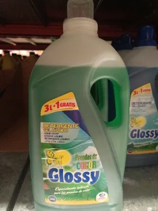 Detergente líquido Glossy para ropa de color