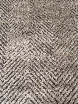 Alfombra marrón y gris