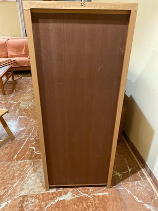 Vitrina de madera con cristal