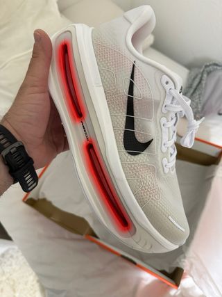 Nike Vomero Premium Hombre Blanco Rojo